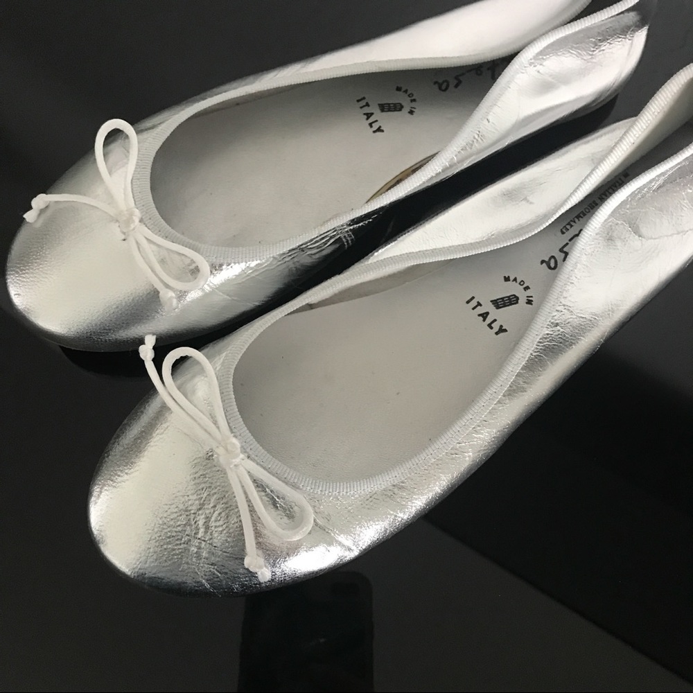 Ballerina type of Flats in Silver color